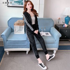 小娻孑在卧室里被躁
