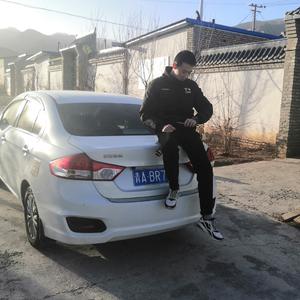 小娻孑在卧室里被躁
